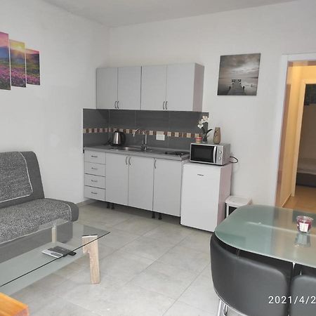 Apartmani Quattro สตารีกราด-ปาเคลนีซา ภายนอก รูปภาพ