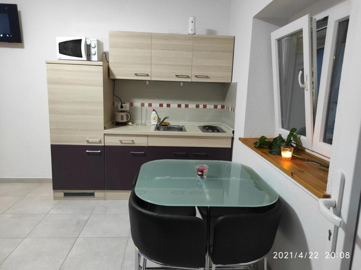 Apartmani Quattro สตารีกราด-ปาเคลนีซา ภายนอก รูปภาพ