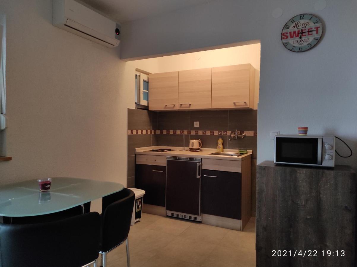Apartmani Quattro สตารีกราด-ปาเคลนีซา ภายนอก รูปภาพ