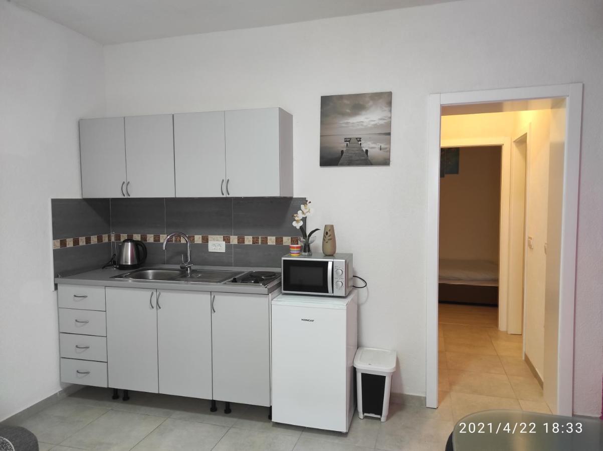 Apartmani Quattro สตารีกราด-ปาเคลนีซา ภายนอก รูปภาพ