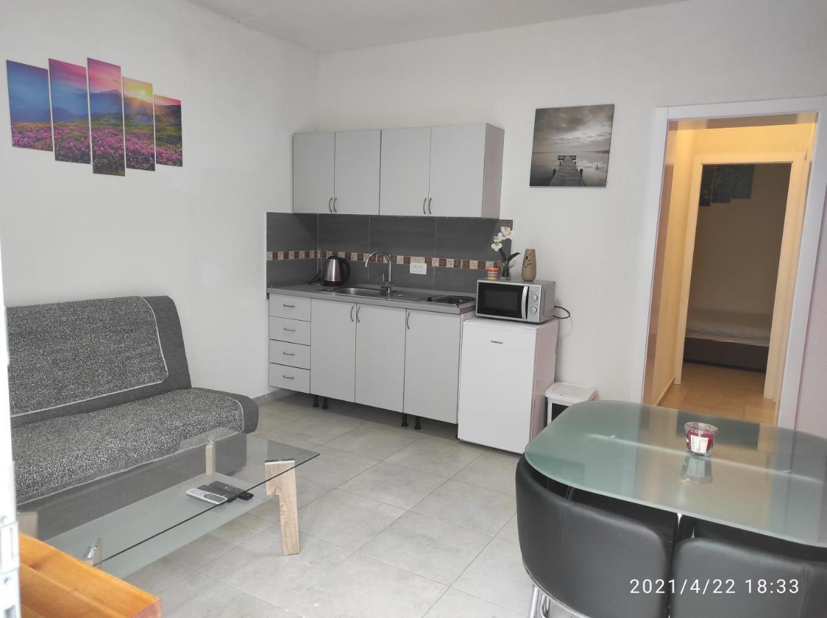 Apartmani Quattro สตารีกราด-ปาเคลนีซา ภายนอก รูปภาพ