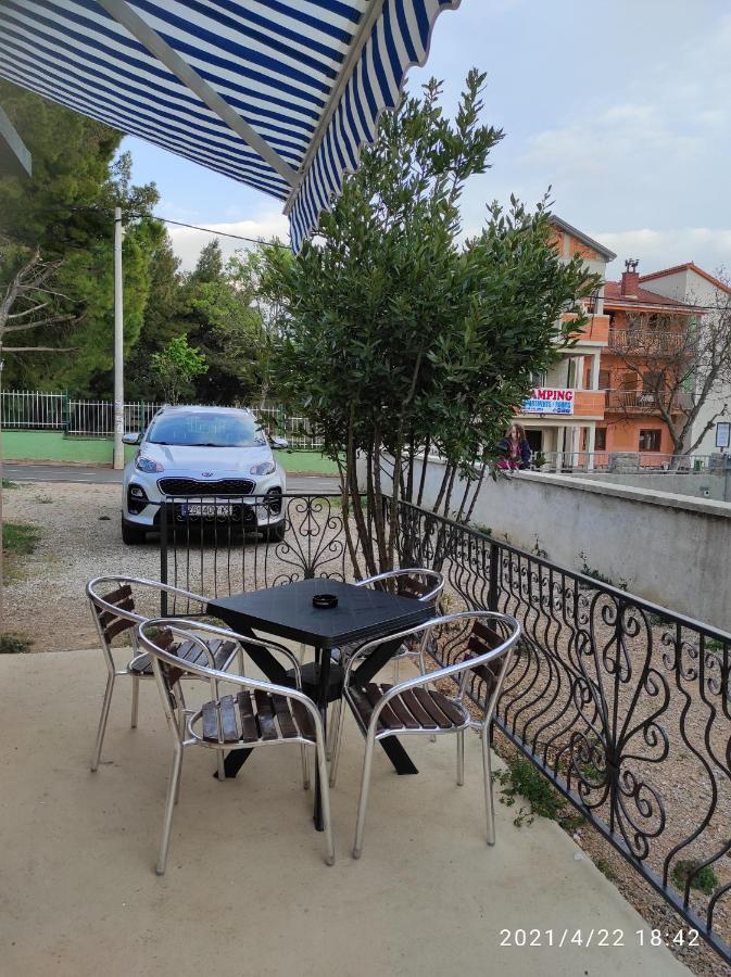 Apartmani Quattro สตารีกราด-ปาเคลนีซา ภายนอก รูปภาพ