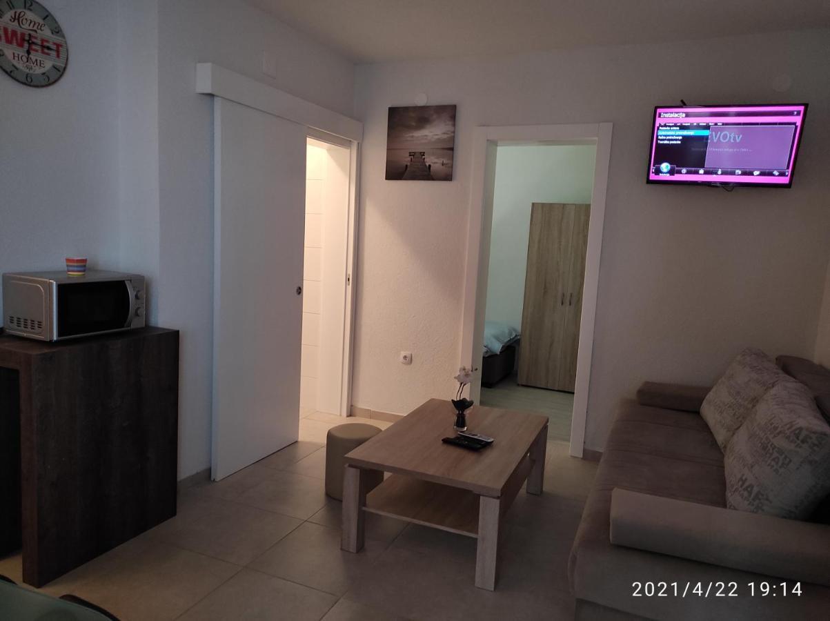 Apartmani Quattro สตารีกราด-ปาเคลนีซา ภายนอก รูปภาพ