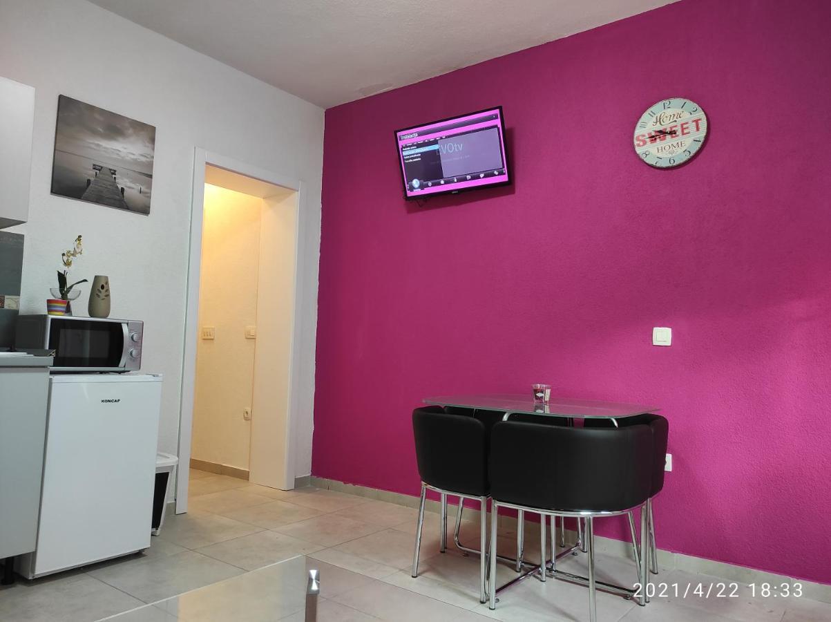 Apartmani Quattro สตารีกราด-ปาเคลนีซา ภายนอก รูปภาพ