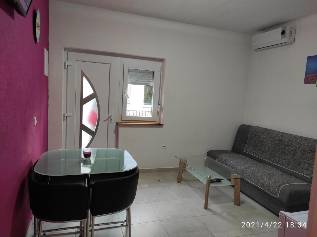 Apartmani Quattro สตารีกราด-ปาเคลนีซา ภายนอก รูปภาพ
