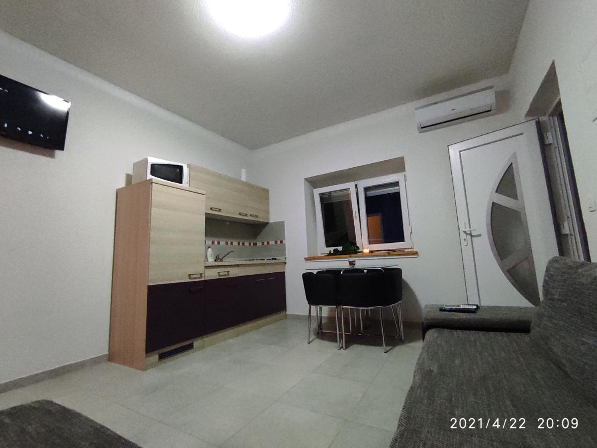 Apartmani Quattro สตารีกราด-ปาเคลนีซา ภายนอก รูปภาพ