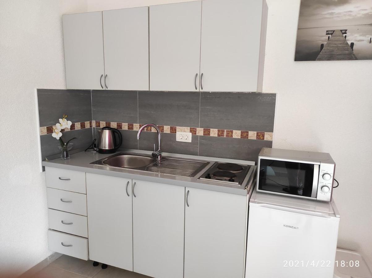 Apartmani Quattro สตารีกราด-ปาเคลนีซา ภายนอก รูปภาพ
