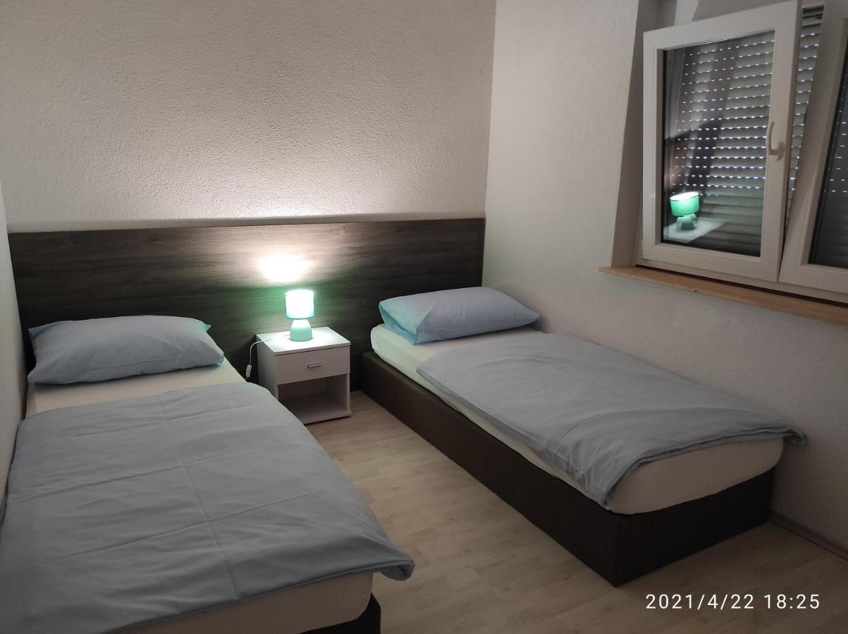 Apartmani Quattro สตารีกราด-ปาเคลนีซา ภายนอก รูปภาพ